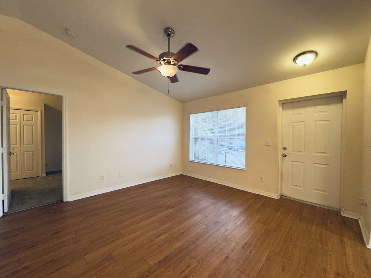 1105 Harold Ave S - Photo 3 of 31