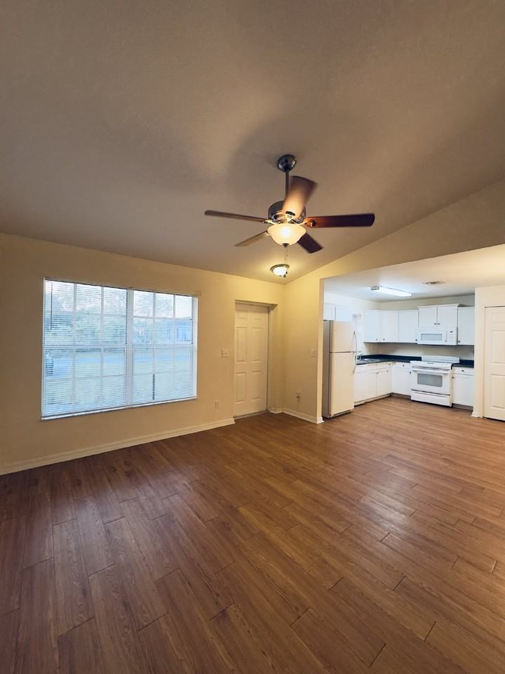 1105 Harold Ave S - Photo 5 of 31