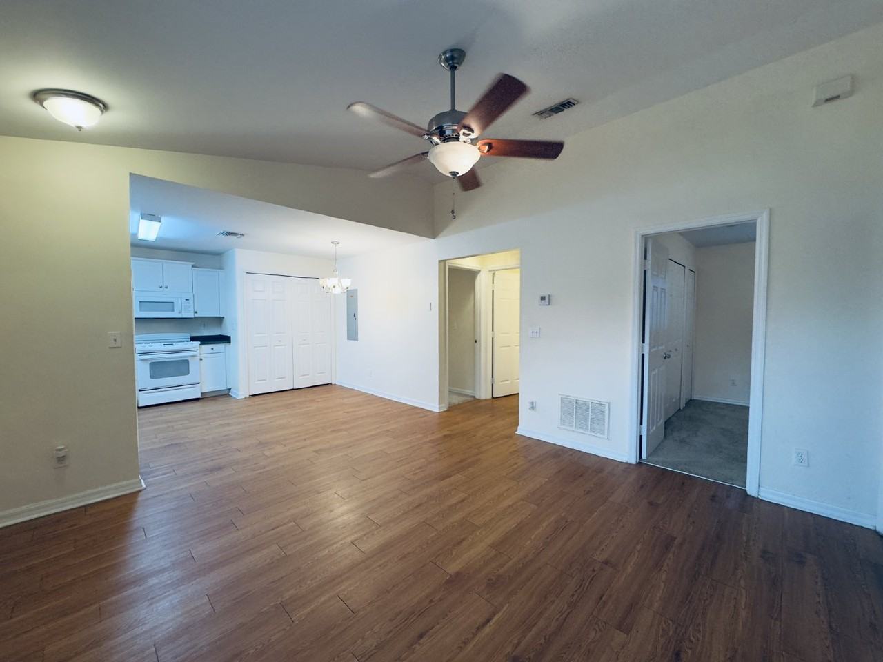 1105 Harold Ave S - Photo 6 of 31