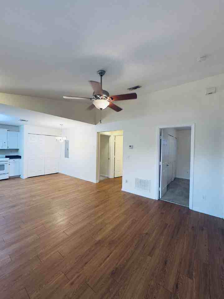 1105 Harold Ave S - Photo 7 of 31