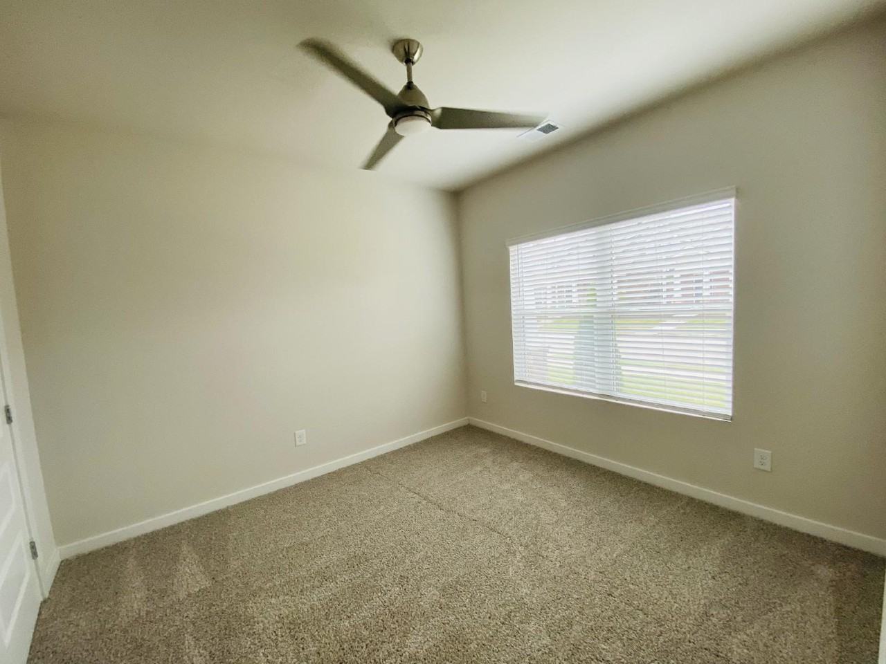 408 Edgebrook Dr - Photo 3 of 17