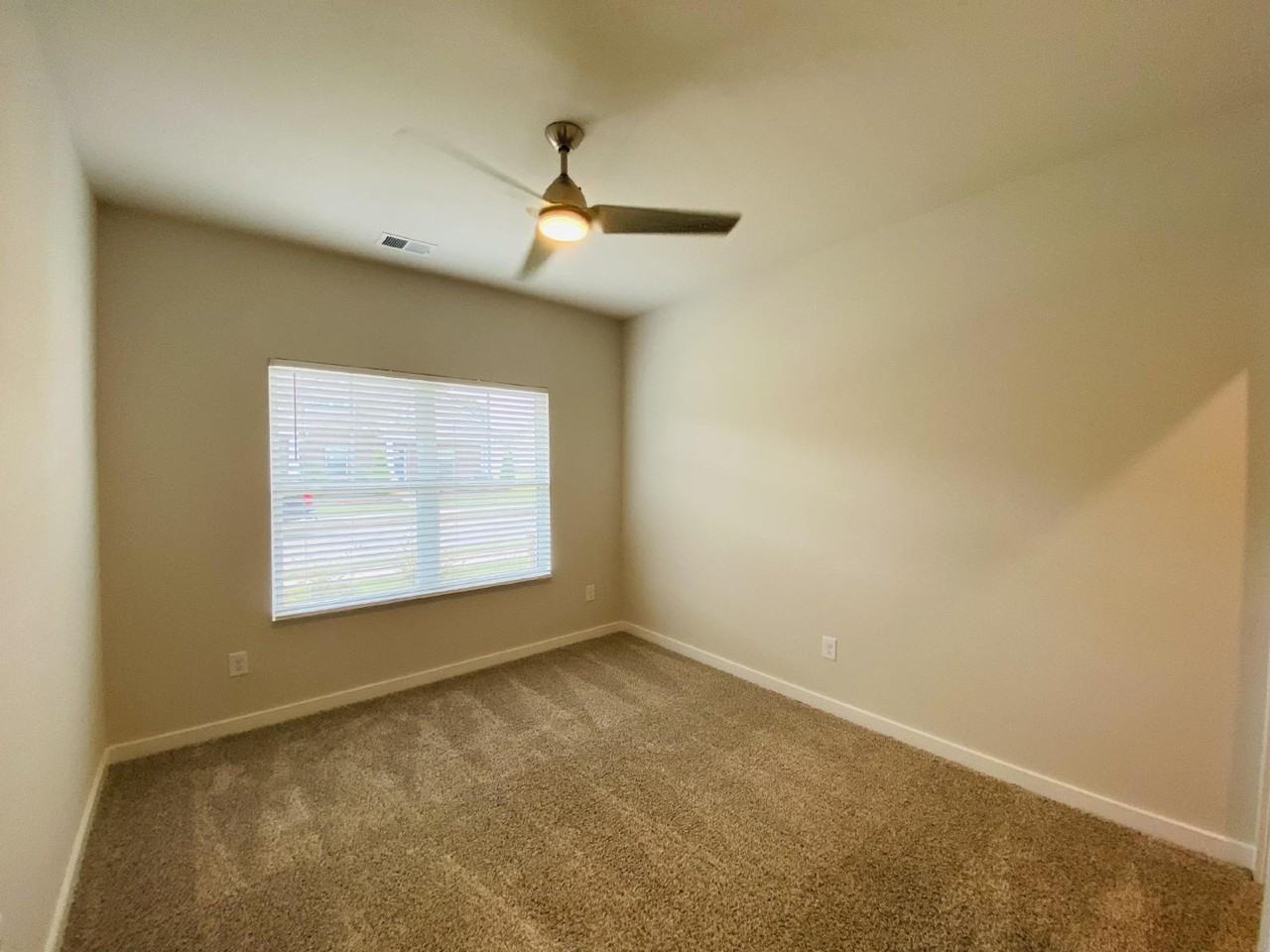 408 Edgebrook Dr - Photo 5 of 17