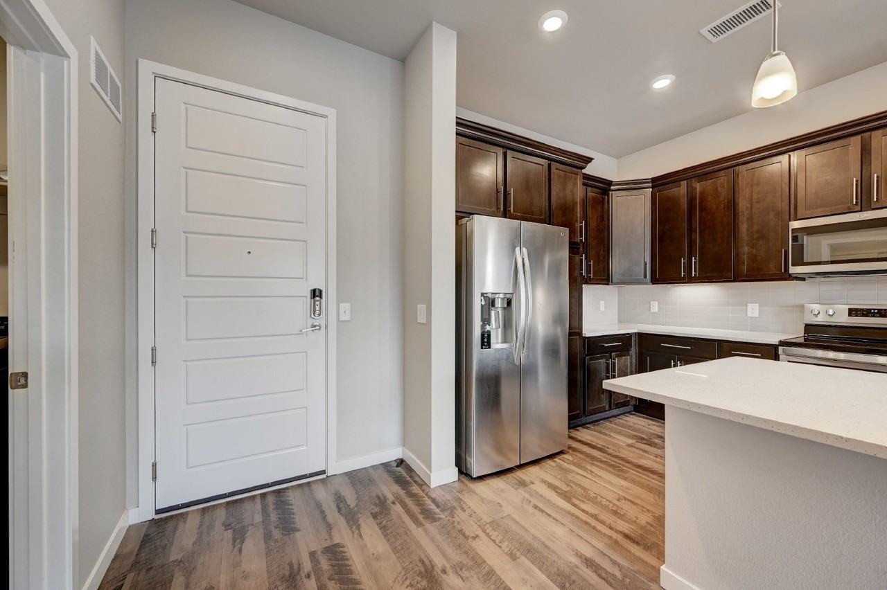 400 East Fremont Place - Photo 4 of 33