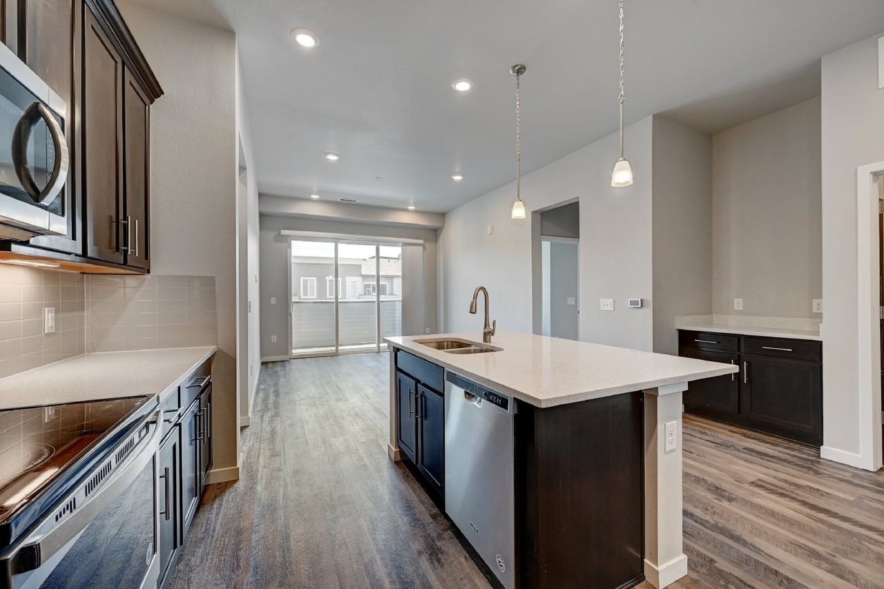 400 East Fremont Place - Photo 5 of 33