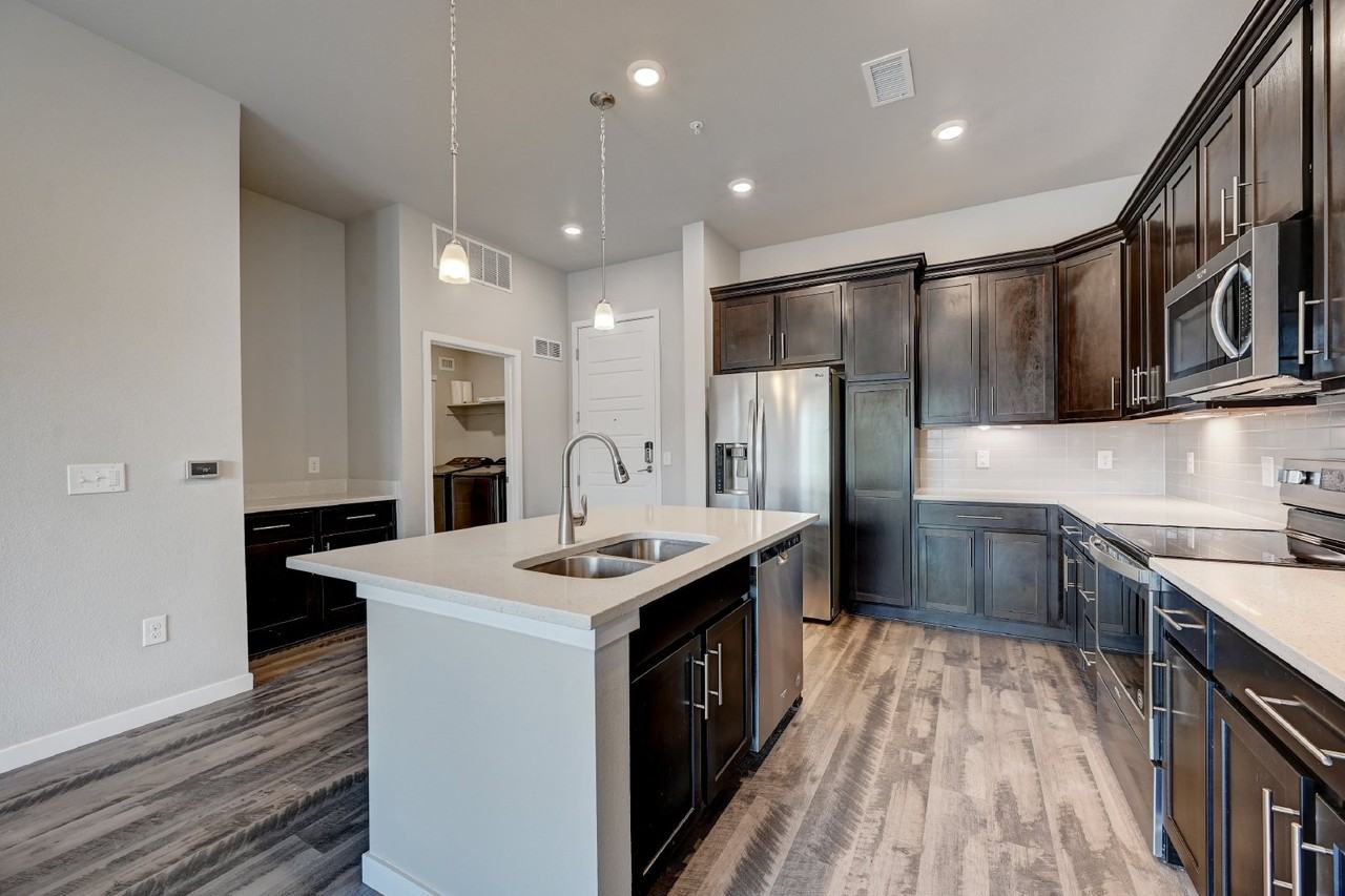 400 East Fremont Place - Photo 6 of 33