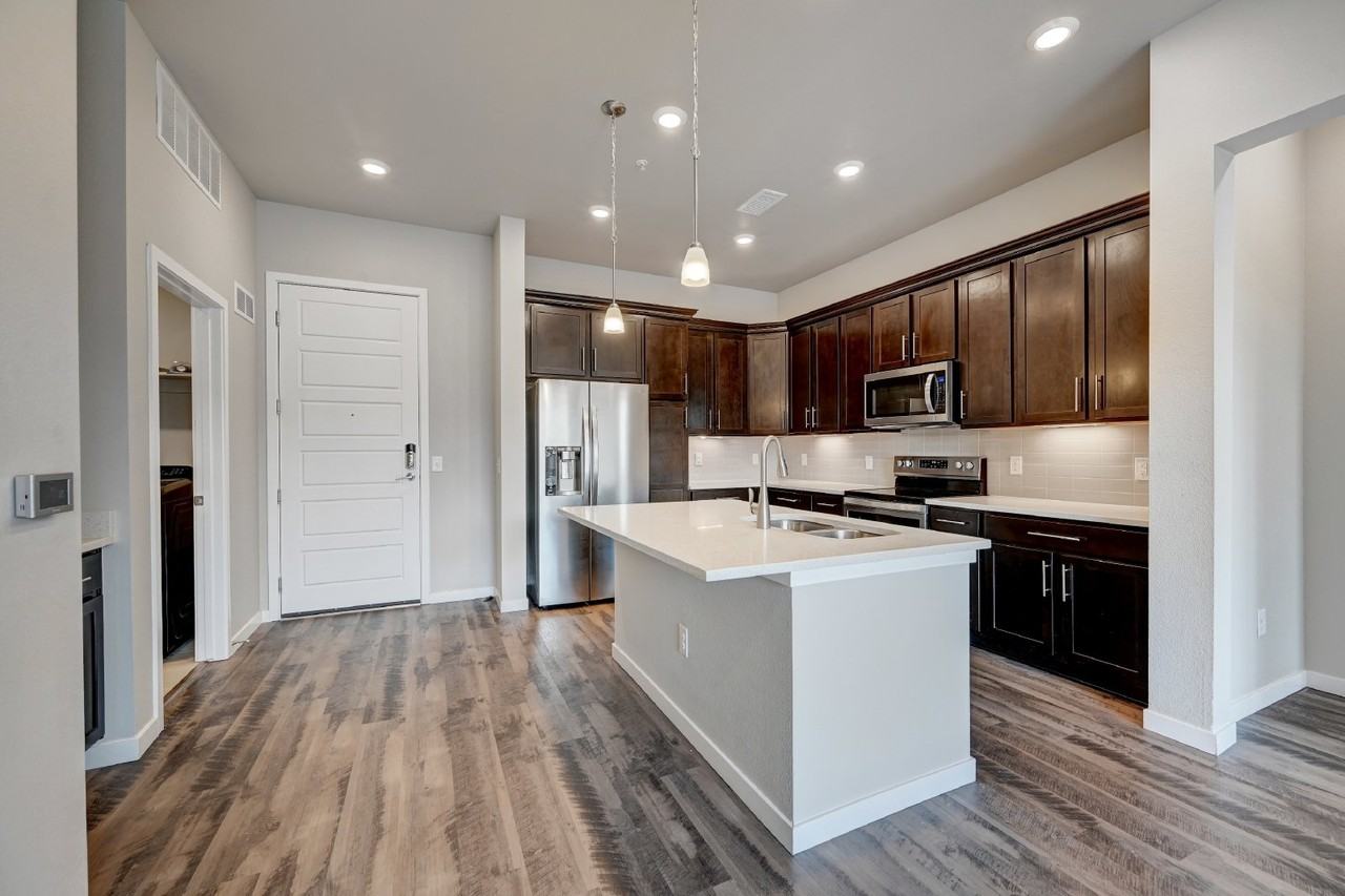 400 East Fremont Place - Photo 7 of 33