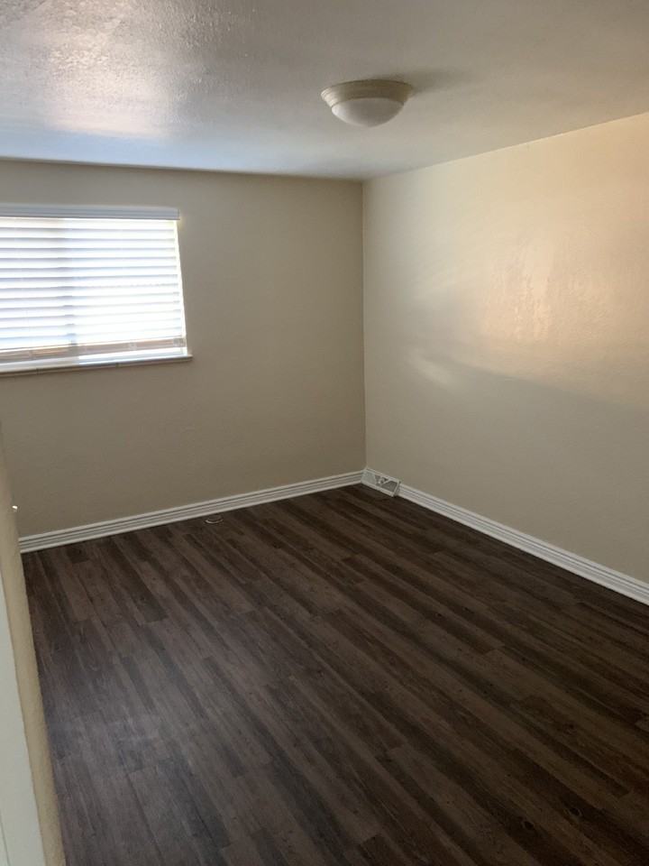 4831 Ames St - Photo 6 of 13