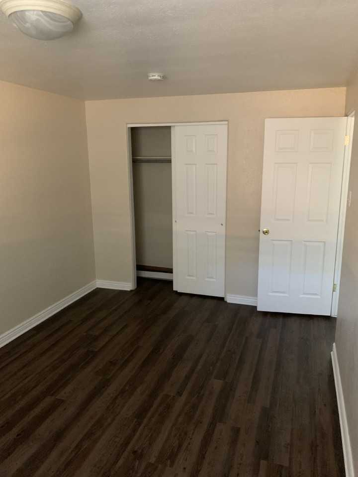 4831 Ames St - Photo 7 of 13