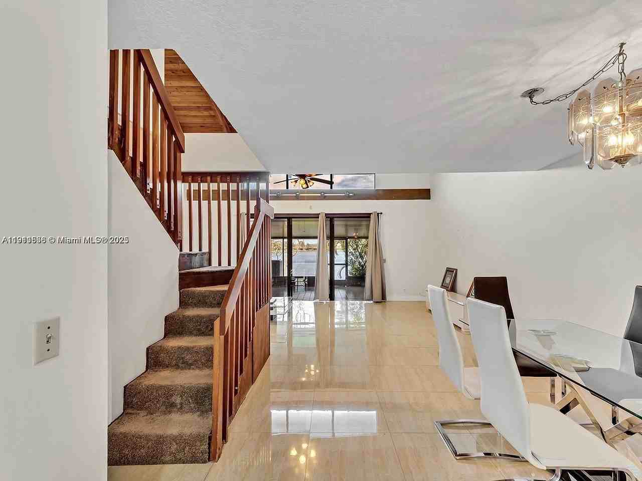 2701 Sw 58th Mnr #B - Photo 3 of 18