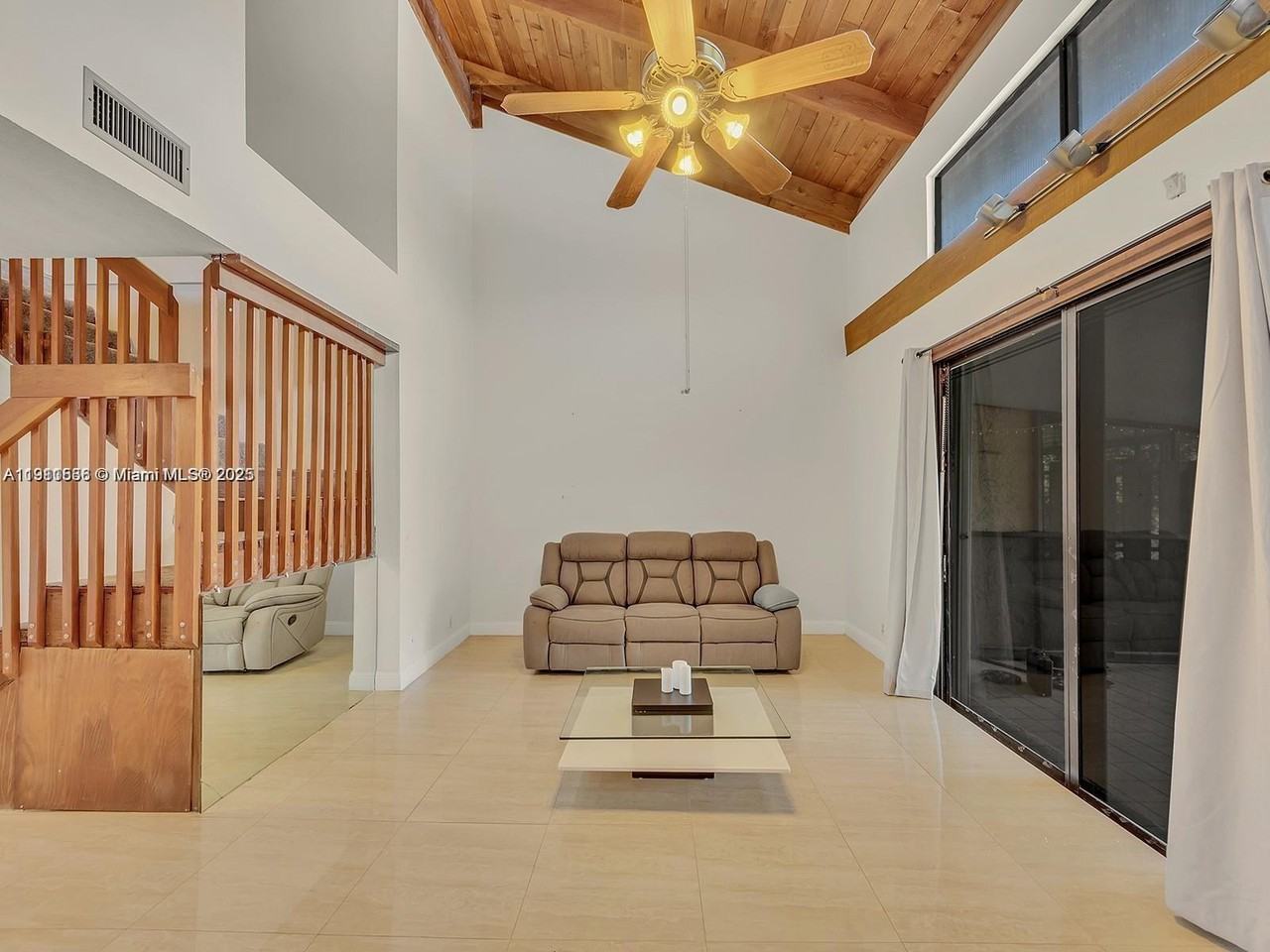 2701 Sw 58th Mnr #B - Photo 4 of 18