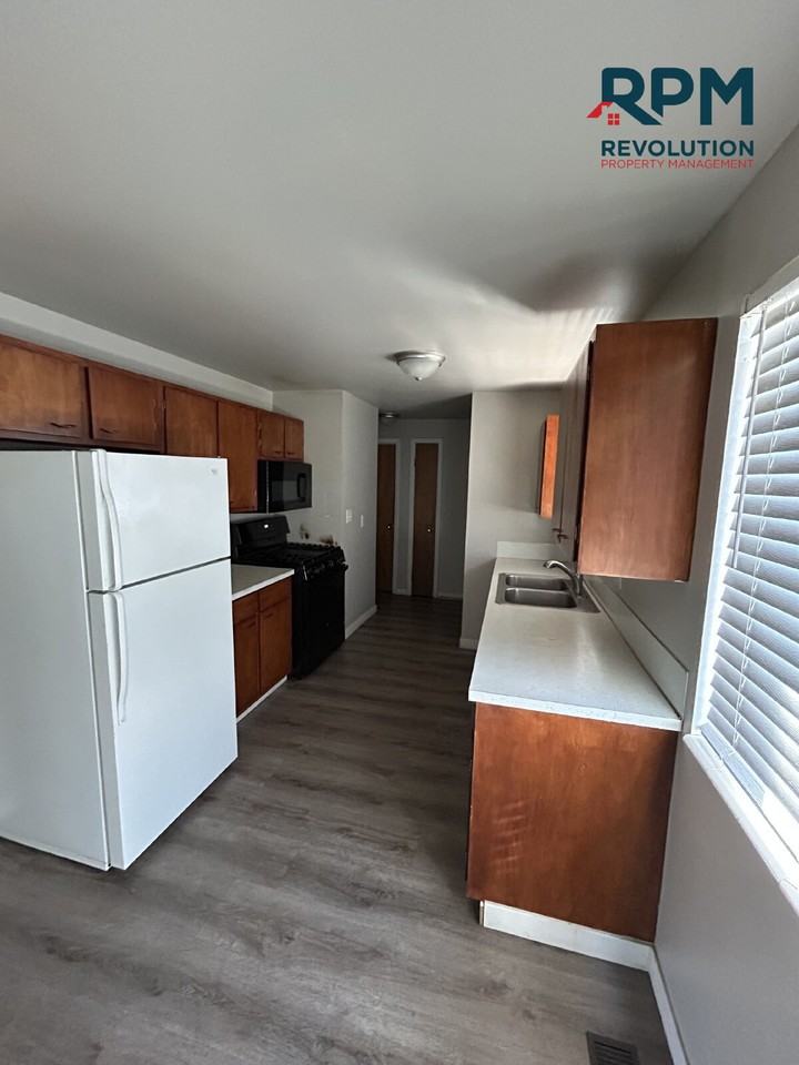 450 W 4900 S #3 - Photo 5 of 14