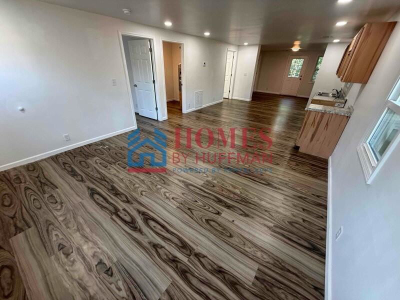 215 East Chestnut Street - Photo 4 of 12