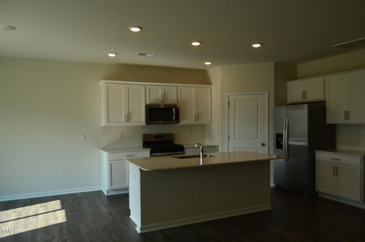 116 Pisgah St - Photo 7 of 32