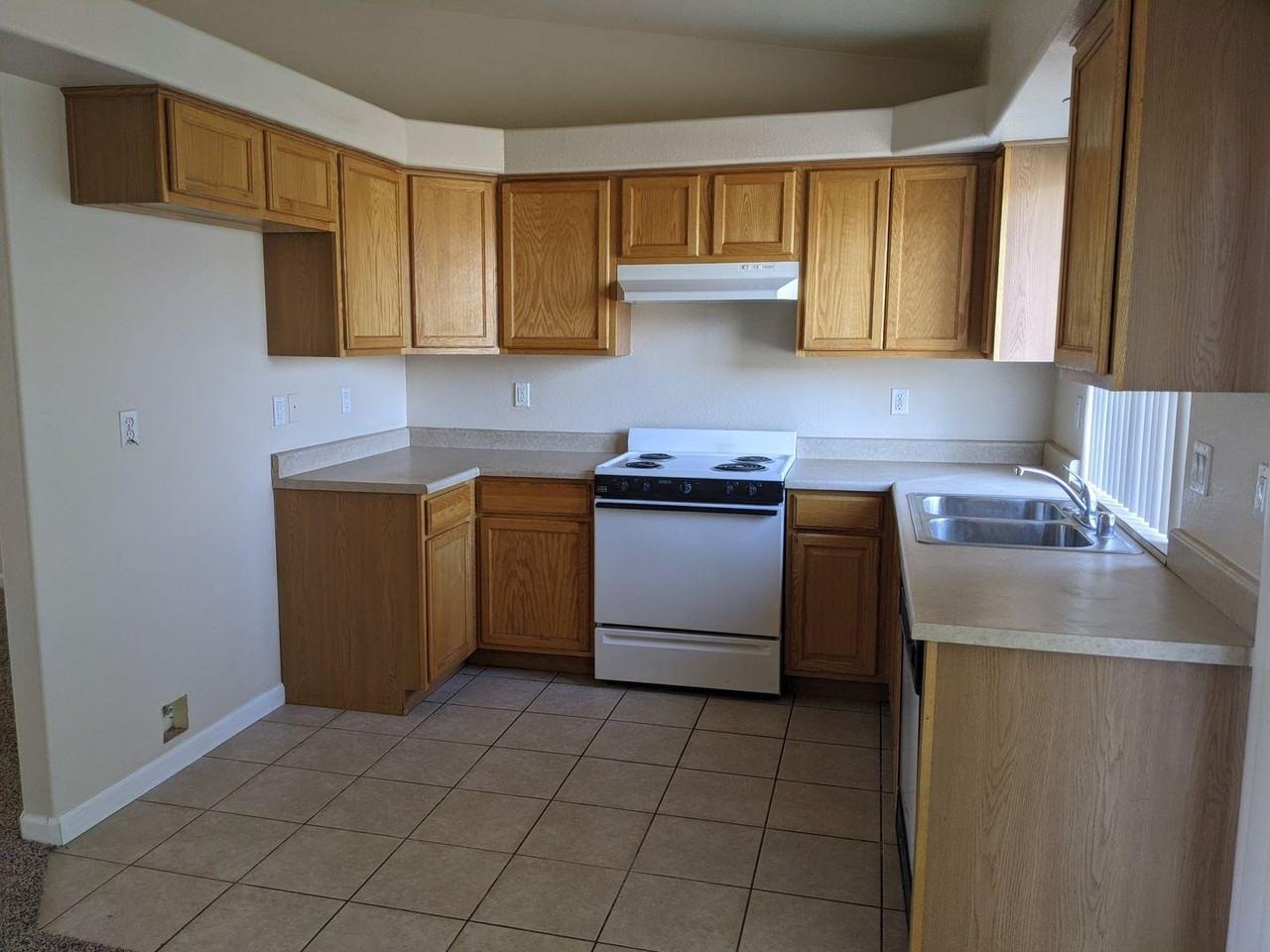 9826 S Needles Dr - Photo 5 of 11