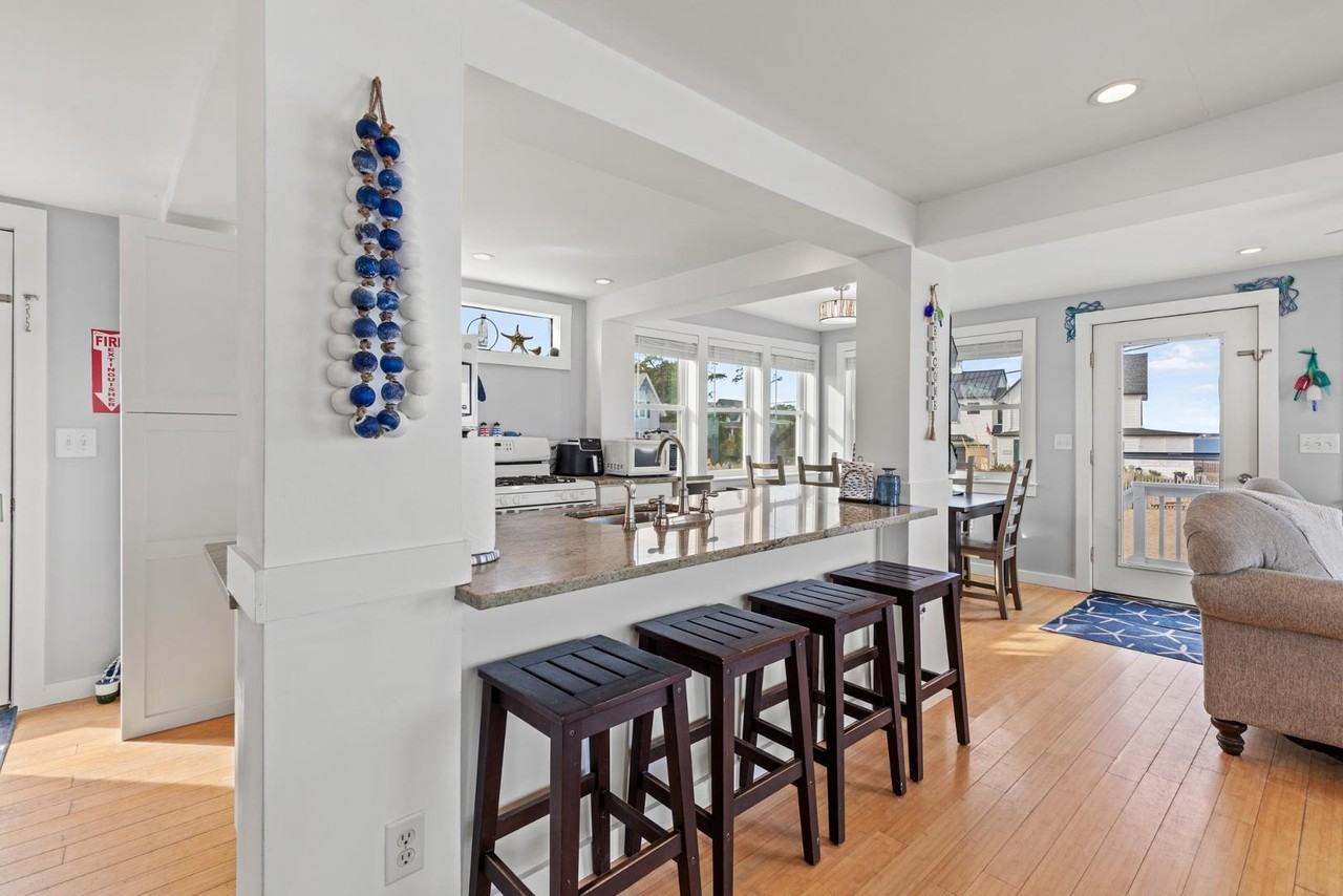 43 Main Ave - Photo 3 of 34