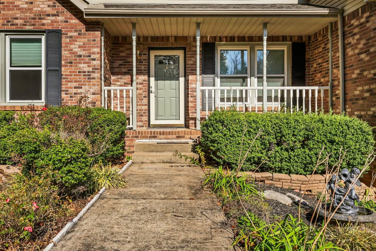 331 Dunbrook Dr - Photo 2 of 40