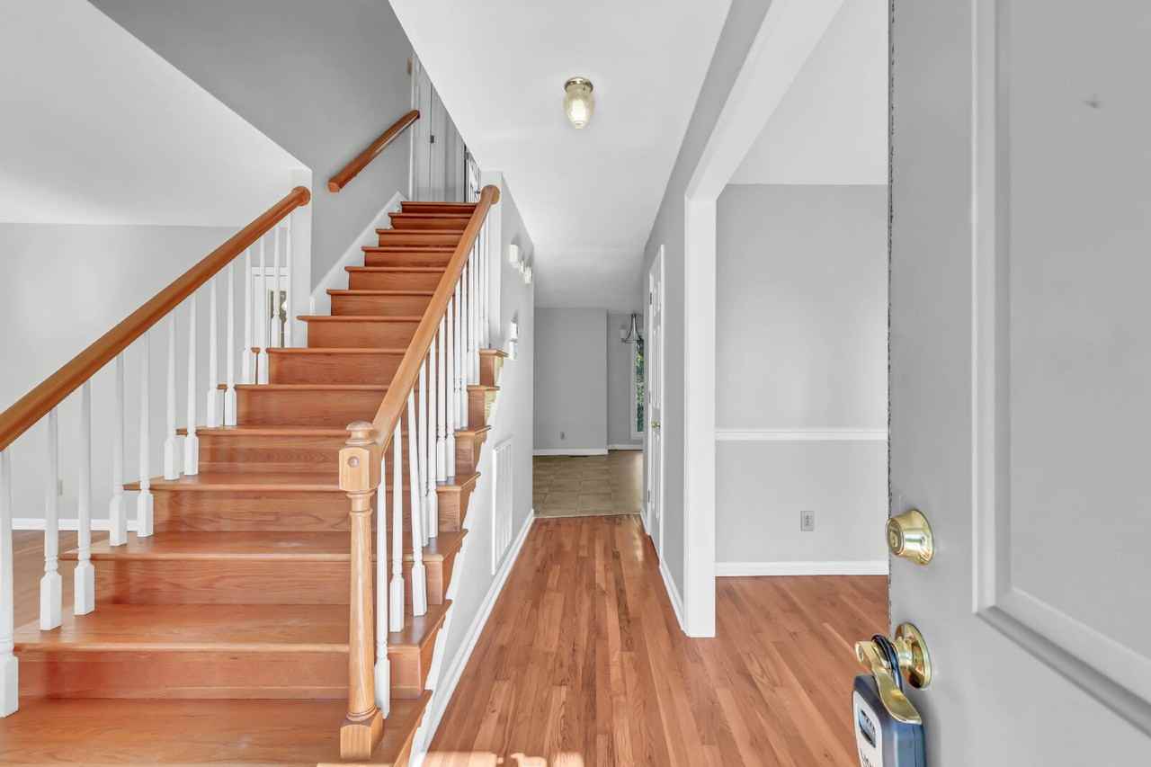 331 Dunbrook Dr - Photo 3 of 40