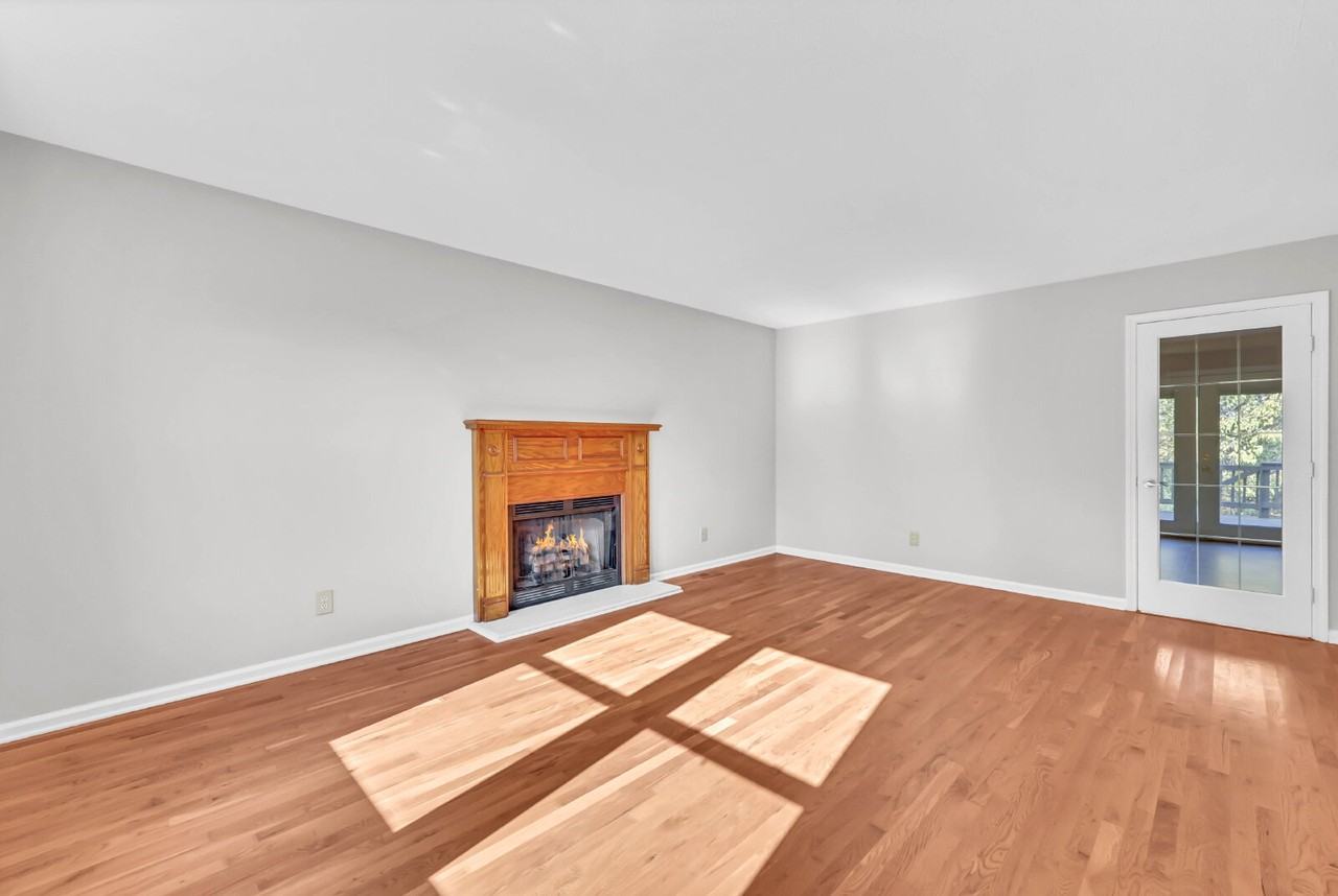 331 Dunbrook Dr - Photo 5 of 40