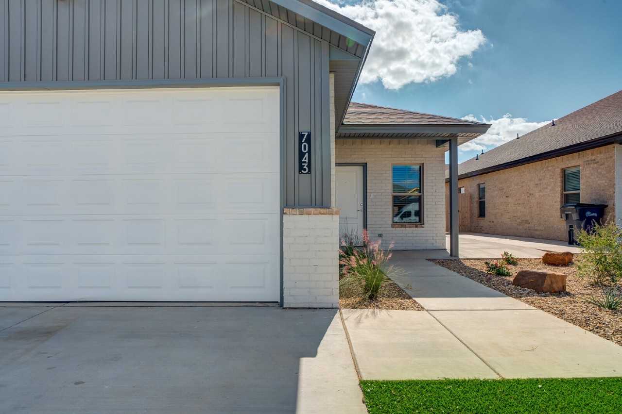 7046 41st St - Photo 3 of 37