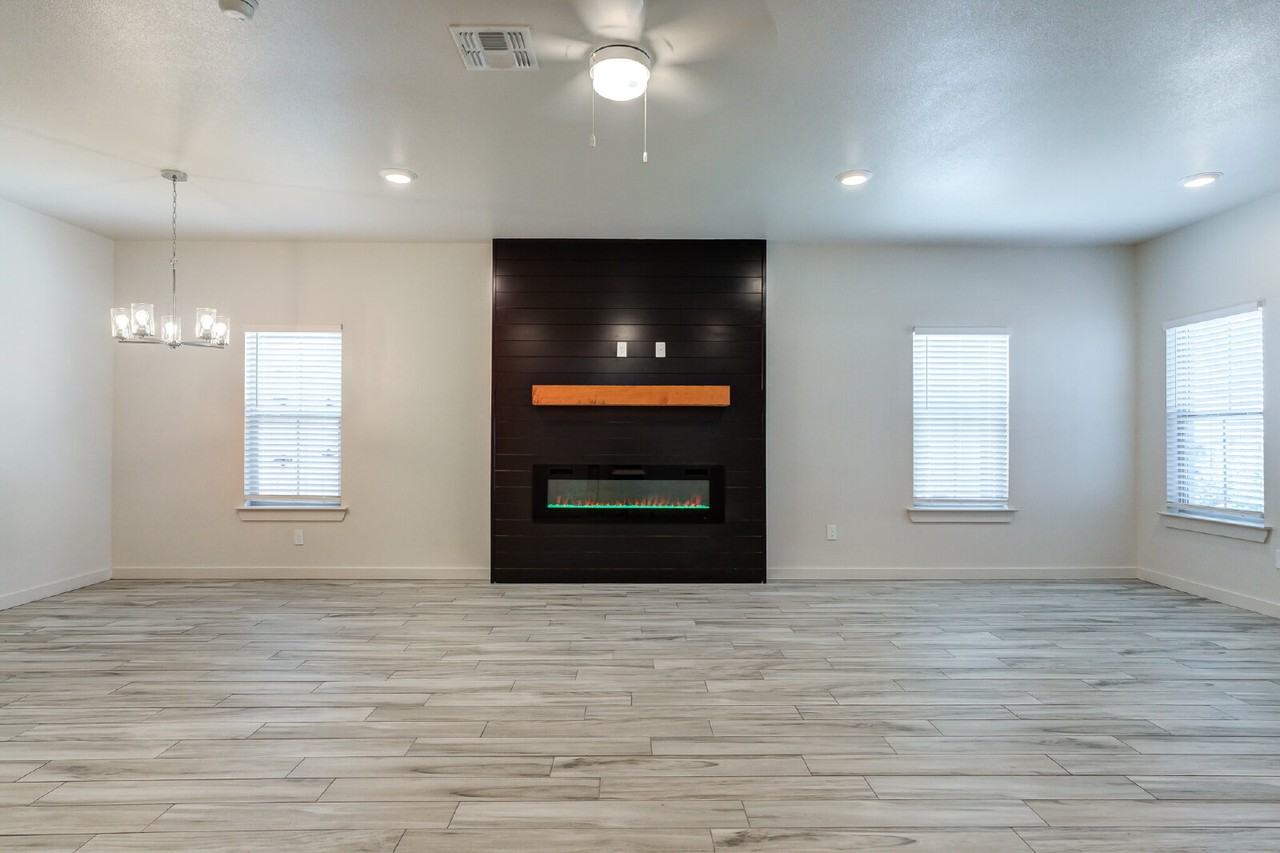 7046 41st St - Photo 5 of 37