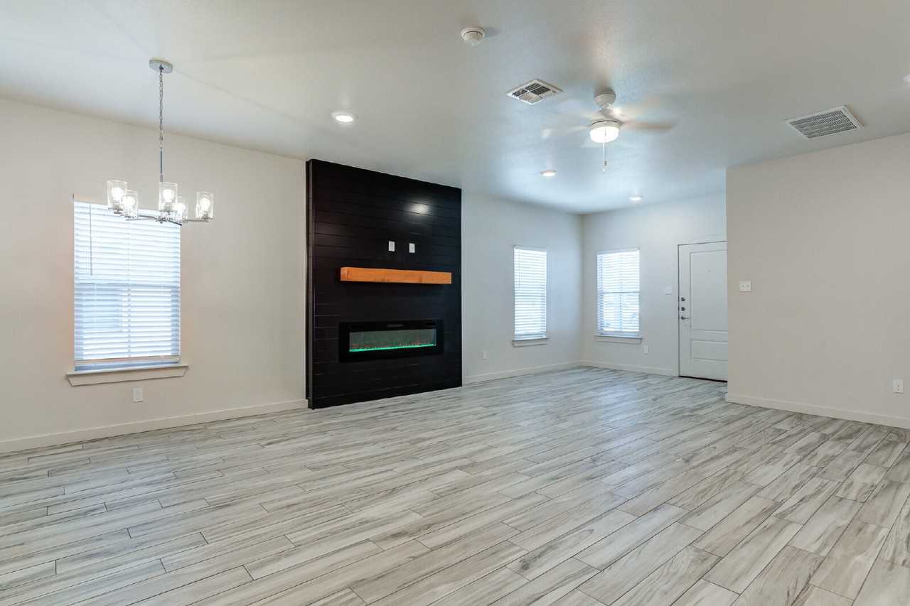 7046 41st St - Photo 6 of 37