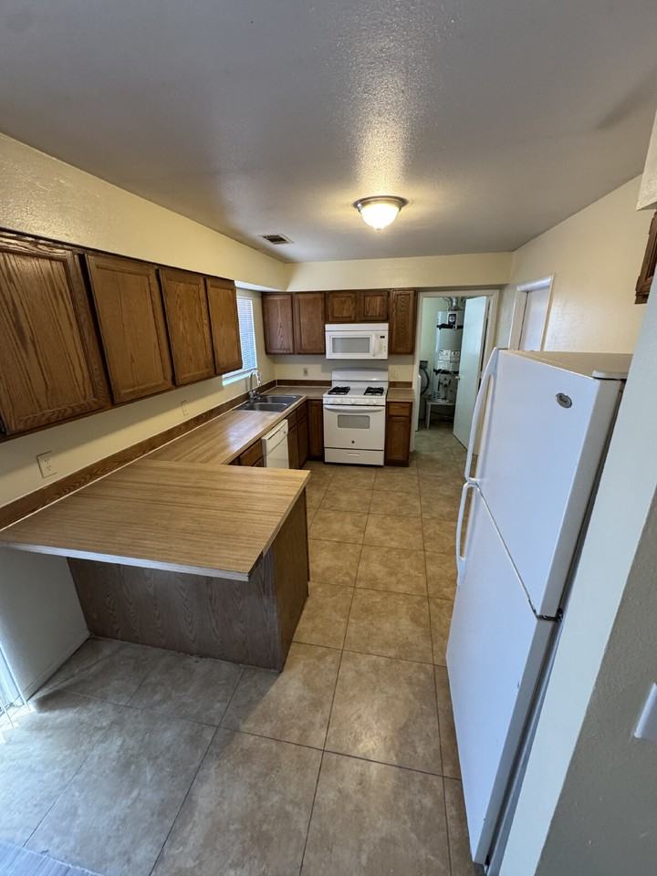 1917 Allen Ave - Photo 6 of 19