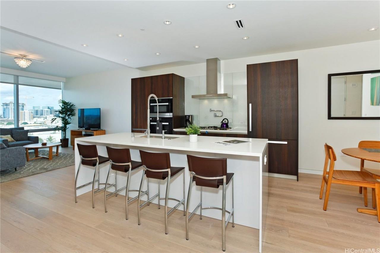 1118 Ala Moana Blvd #1003 - Photo 4 of 12