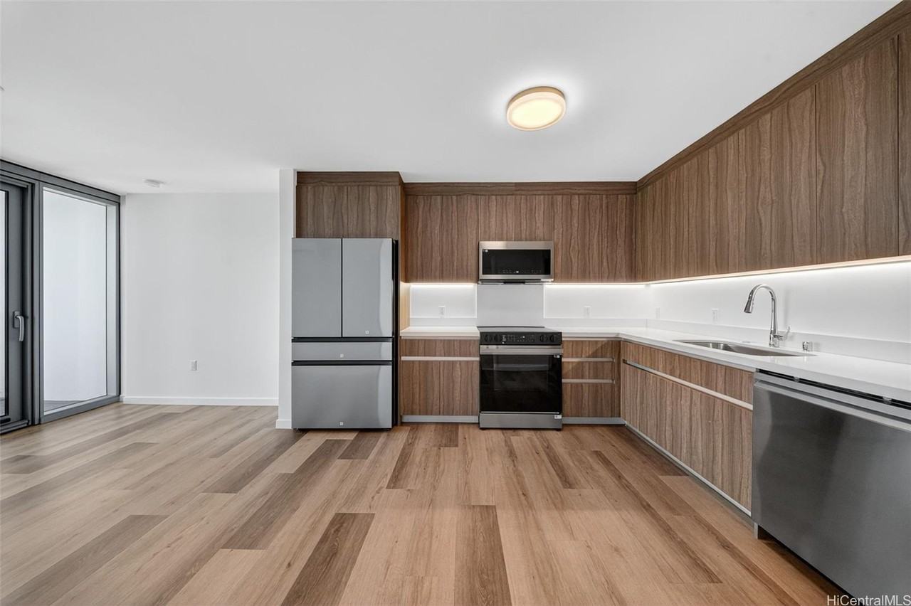 1500 Rycroft St #3103R - Photo 5 of 25