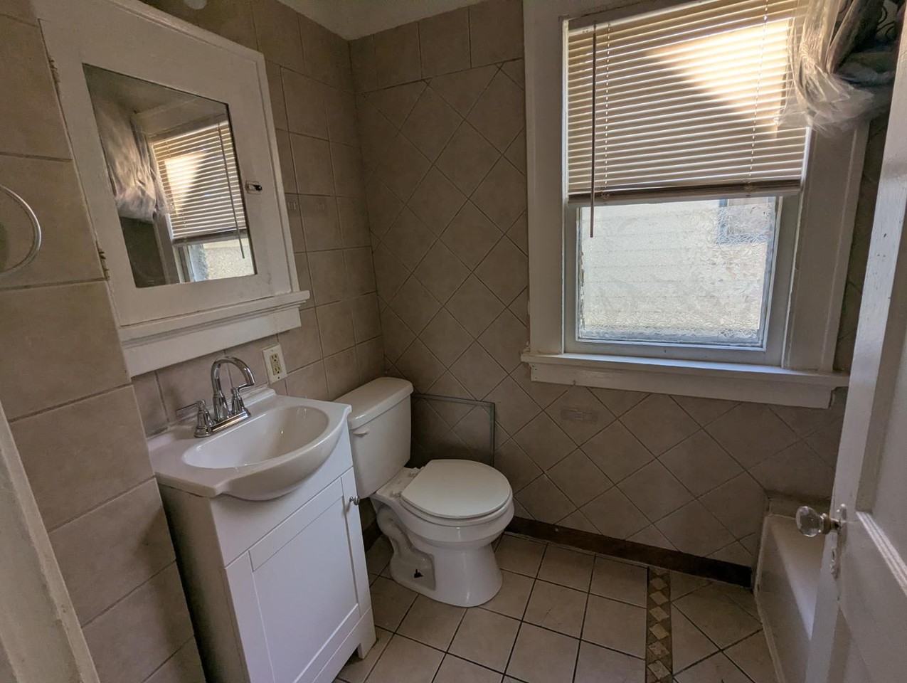 3535 Homewood Ave - Photo 5 of 9