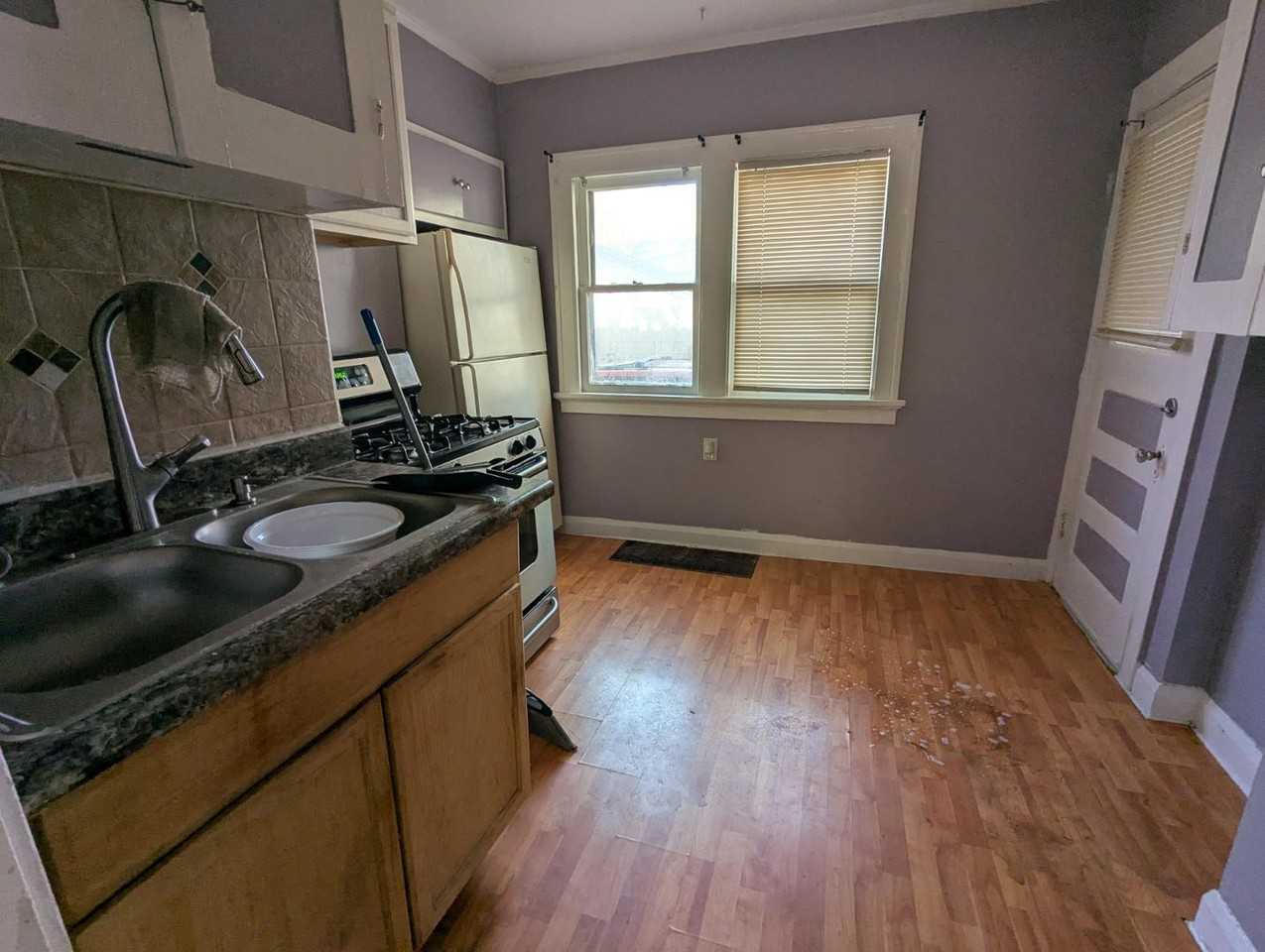 3535 Homewood Ave - Photo 6 of 9