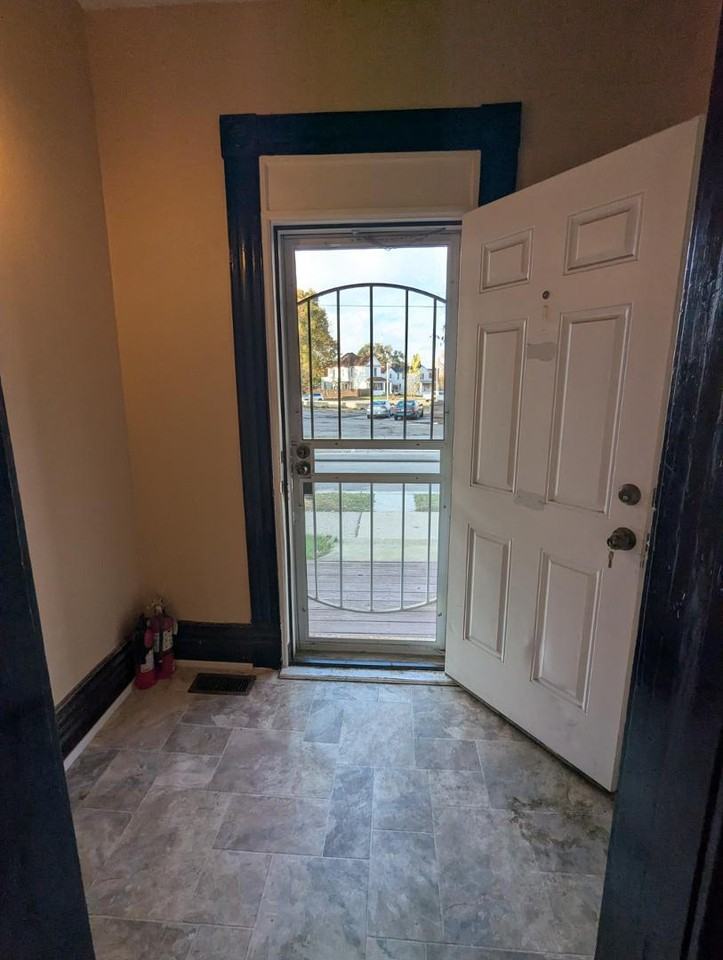 427 Eastern Ave - Photo 2 of 19