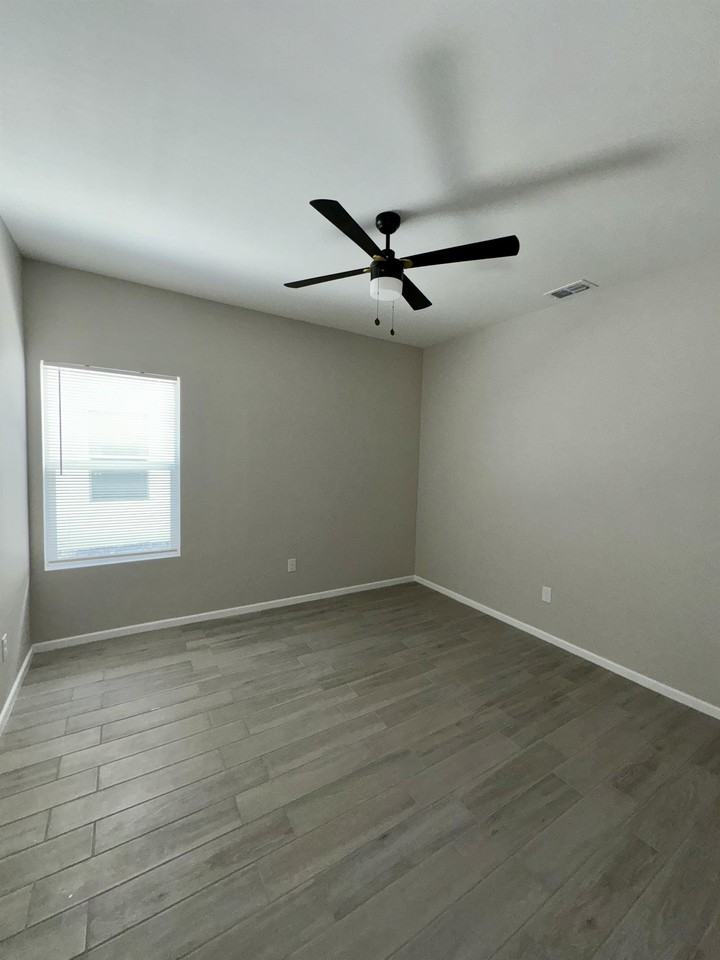 5701 Swallow Ave #2 - Photo 5 of 8