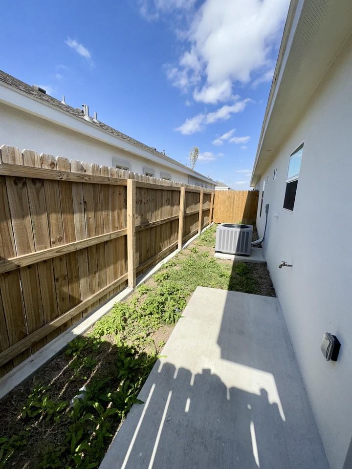 5701 Swallow Ave #2 - Photo 3 of 8