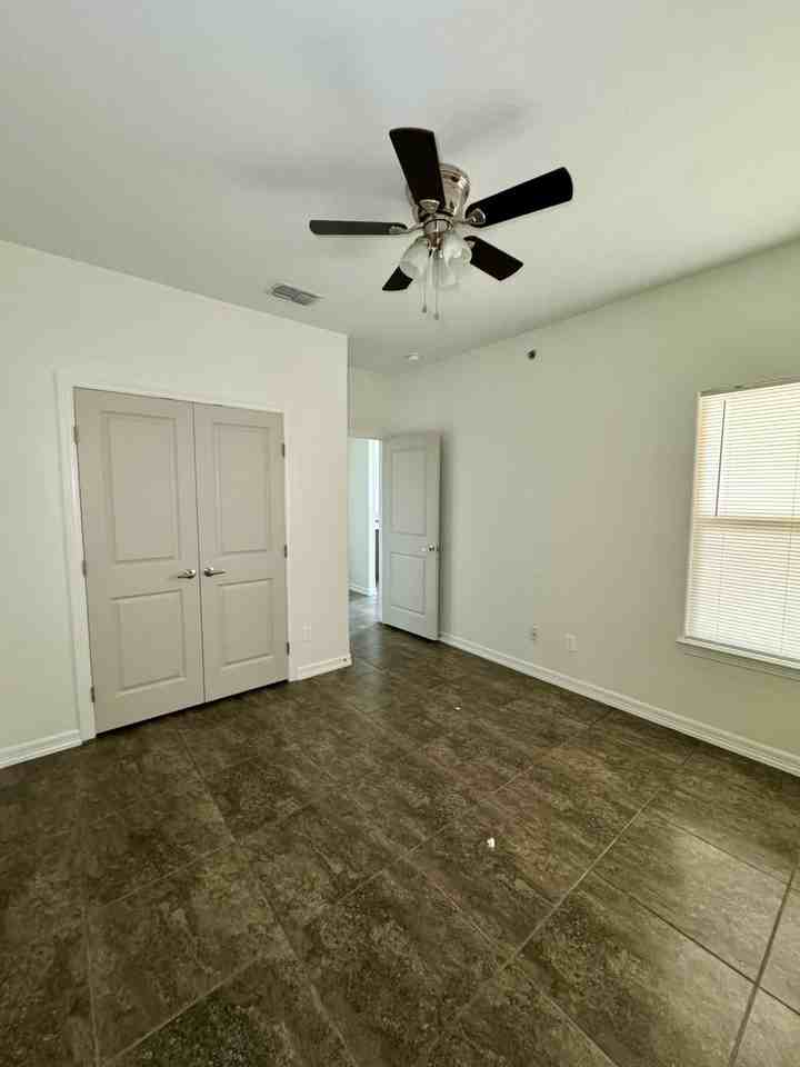 300 Sylvia Handy Dr #109 - Photo 6 of 7