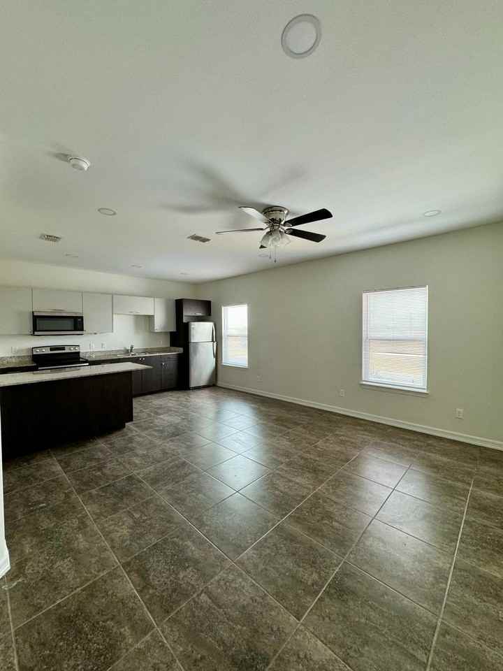 300 Sylvia Handy Dr #109 - Photo 7 of 7