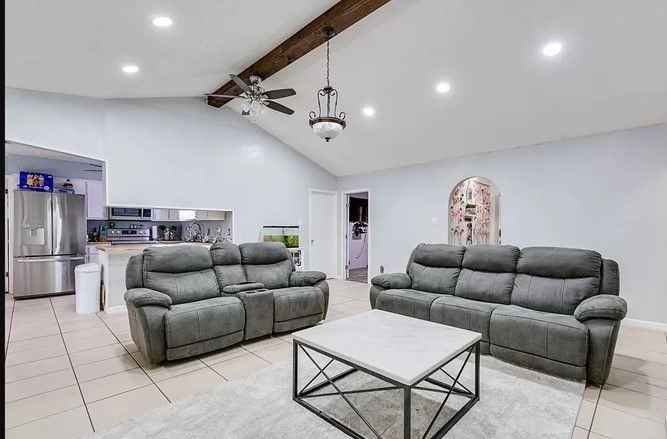 3814 Butterfield Rd - Photo 5 of 25