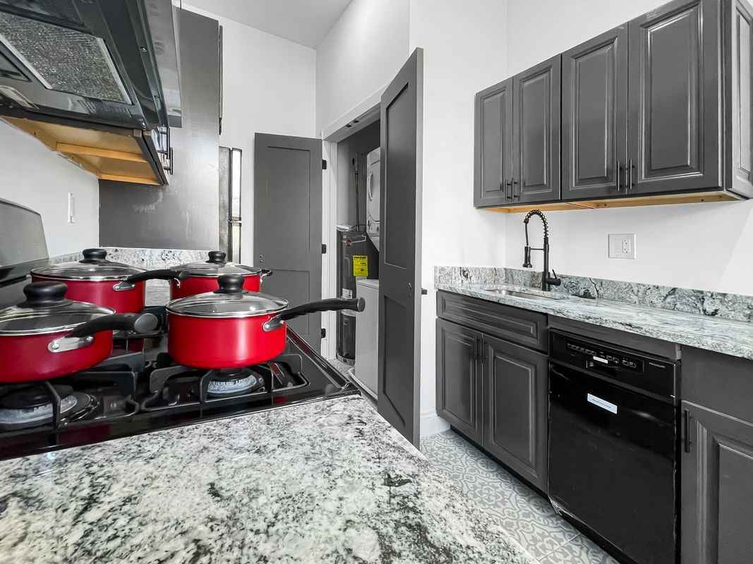 1428 Madison Ave - Photo 4 of 8