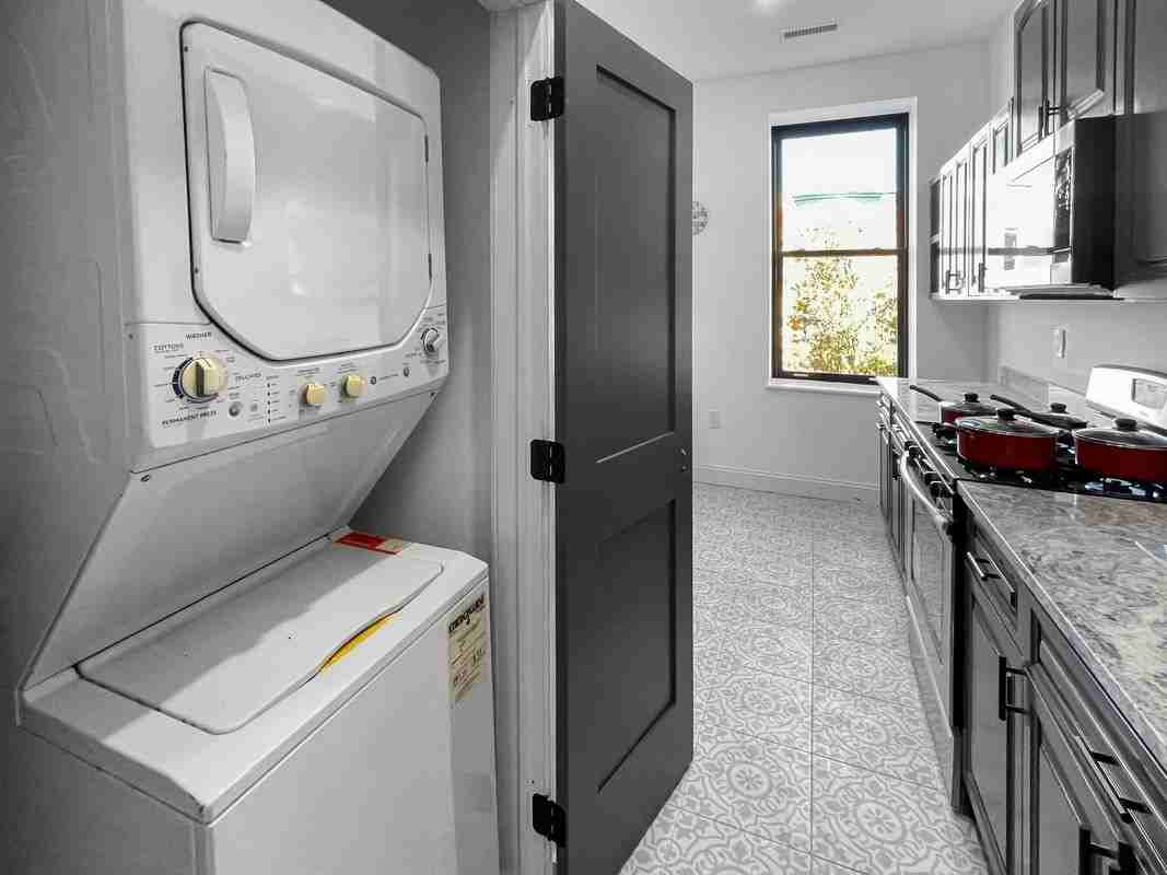 1428 Madison Ave - Photo 5 of 8