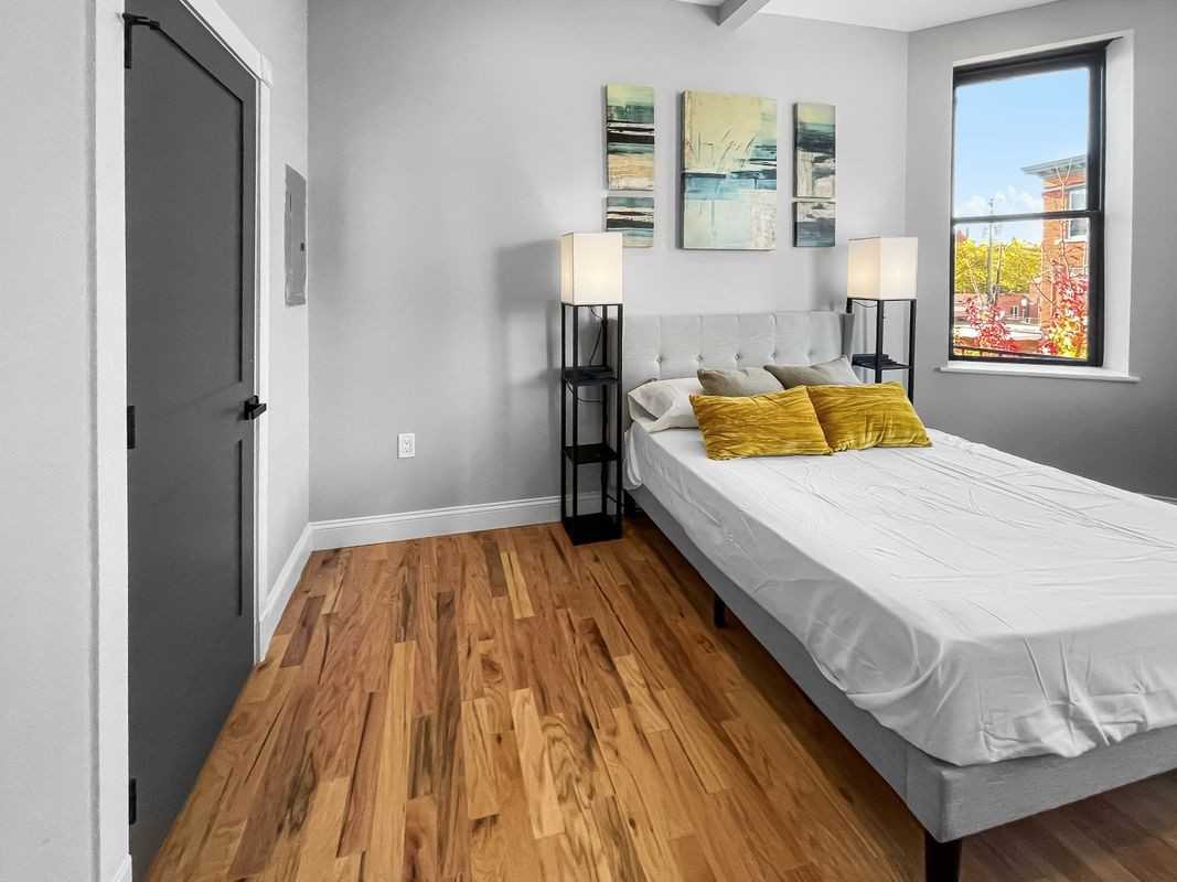 1428 Madison Ave - Photo 7 of 8