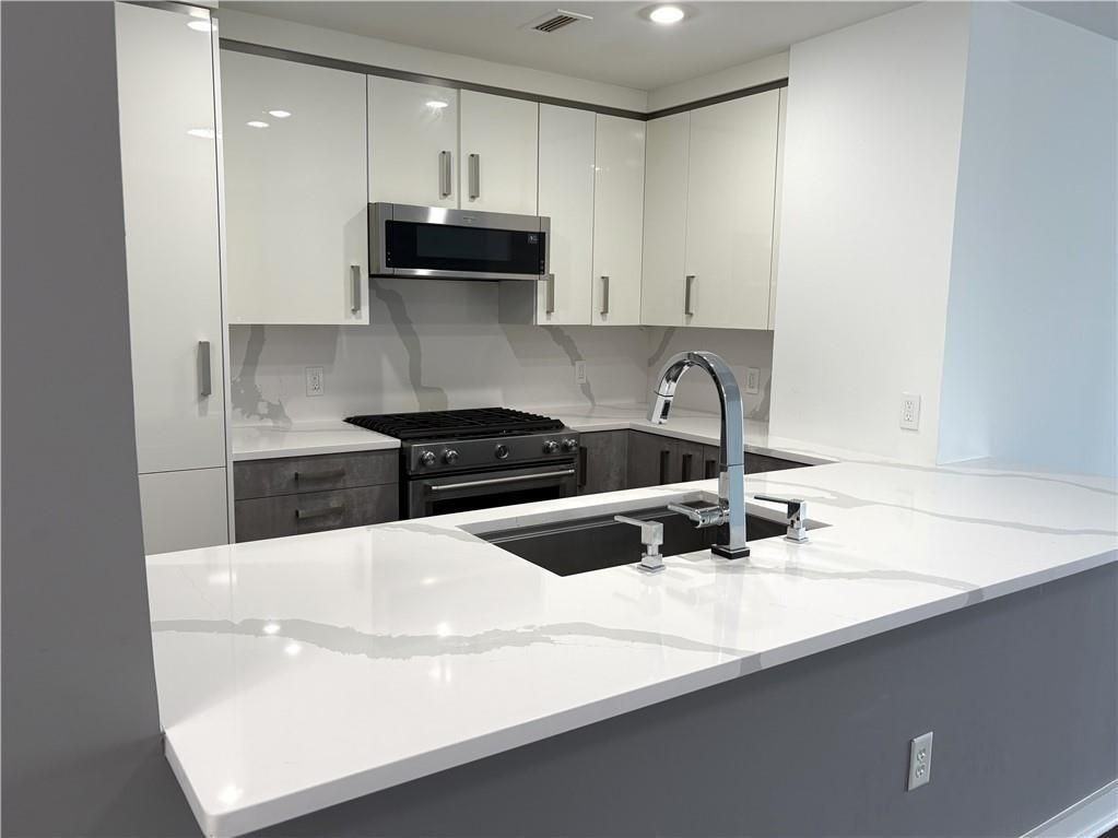 3338 Peachtree Rd - Photo 3 of 29