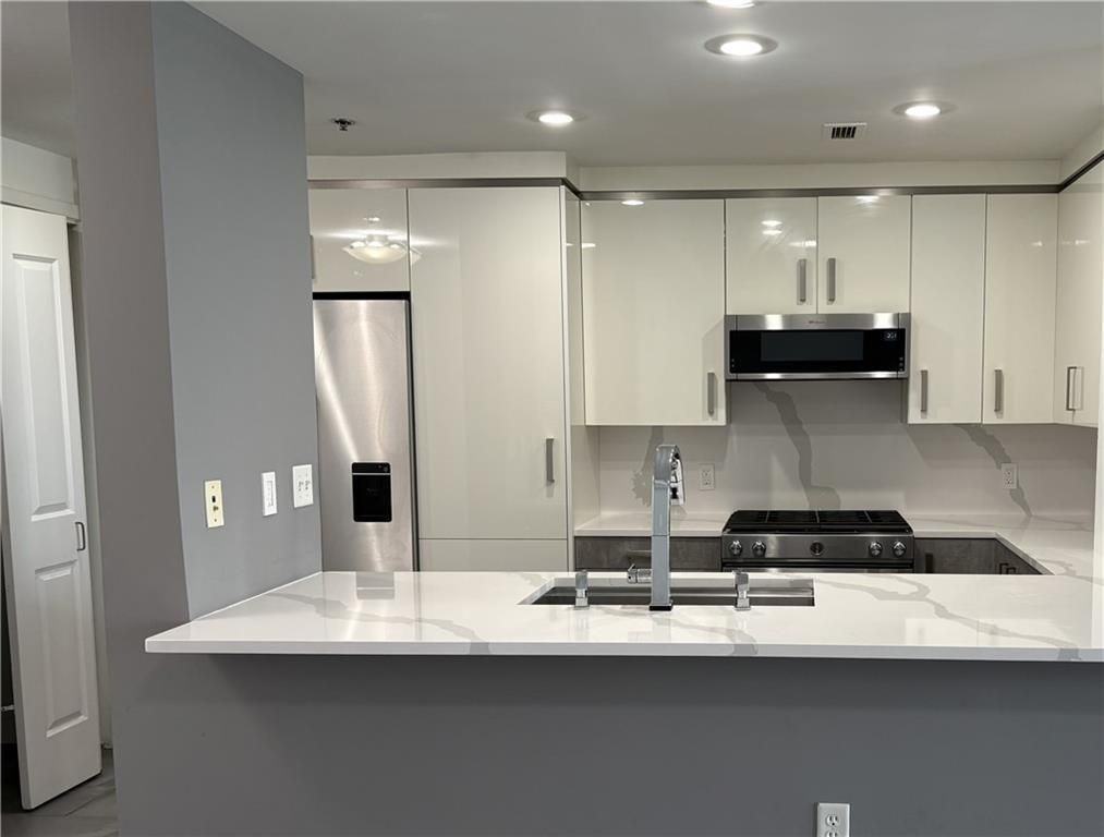 3338 Peachtree Rd - Photo 4 of 29