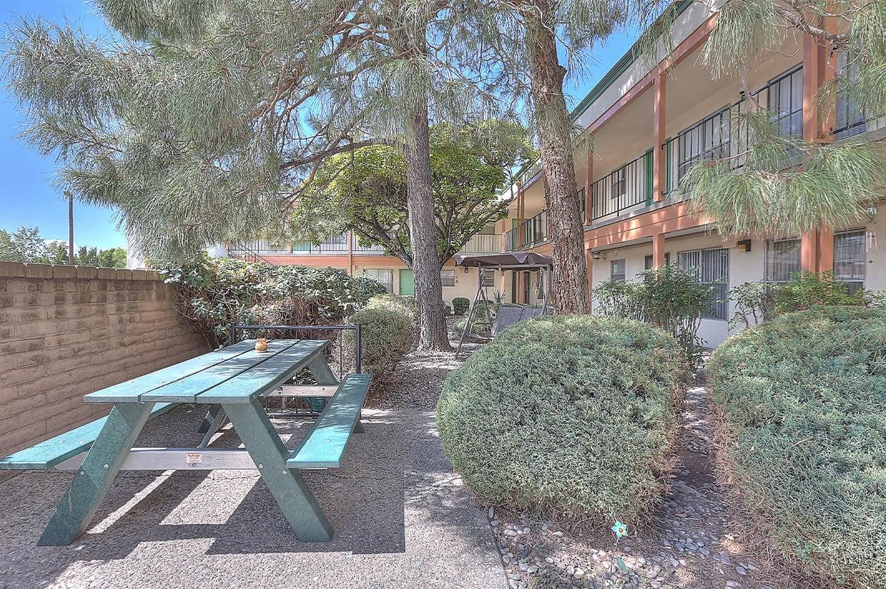 White Oak Apartments - Photo 5 of 37