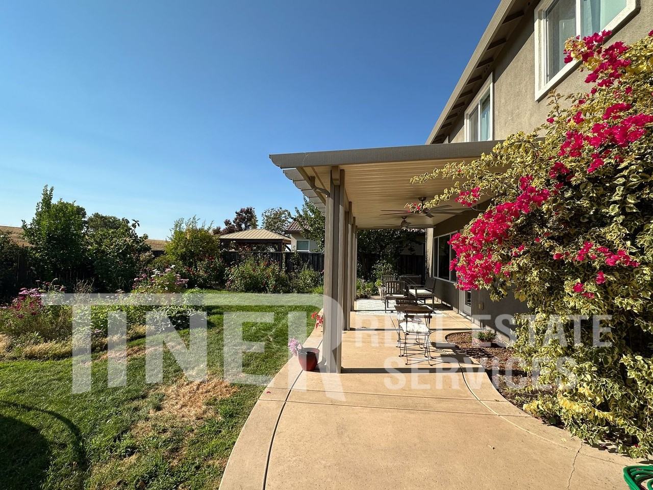 3576 Hume St - Photo 4 of 44