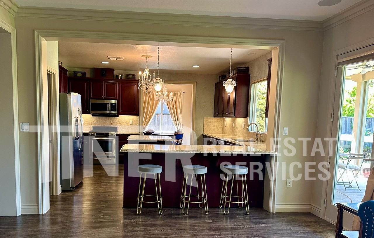 3576 Hume St - Photo 7 of 44