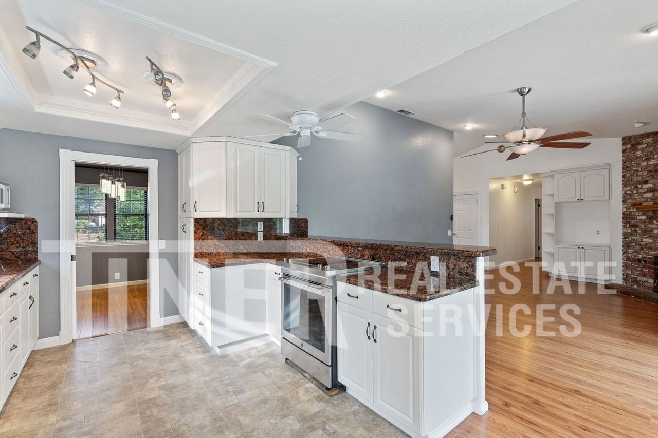 3065 Cerro Cir - Photo 4 of 29