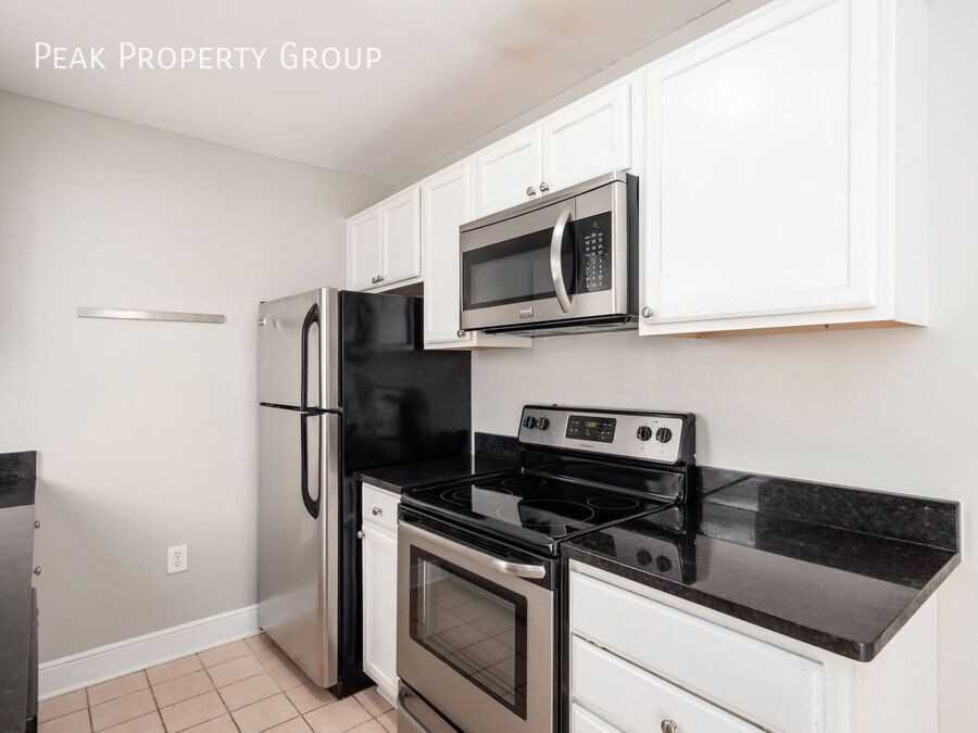 1208 Indianola Ave - Photo 5 of 25