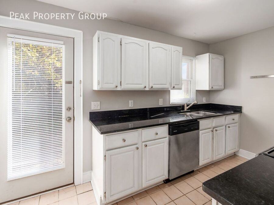 1208 Indianola Ave - Photo 6 of 25