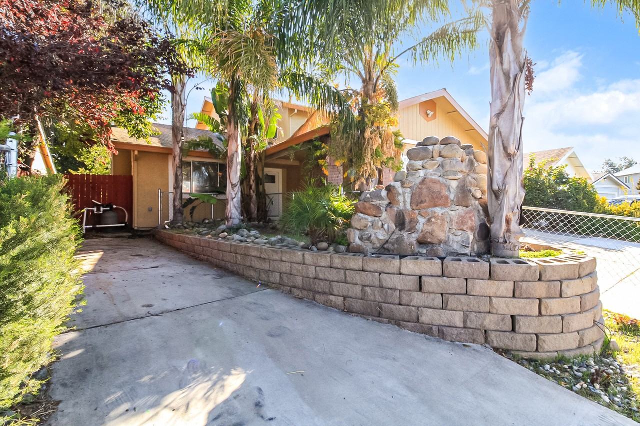 8220 Steinbeck Way - Photo 2 of 15