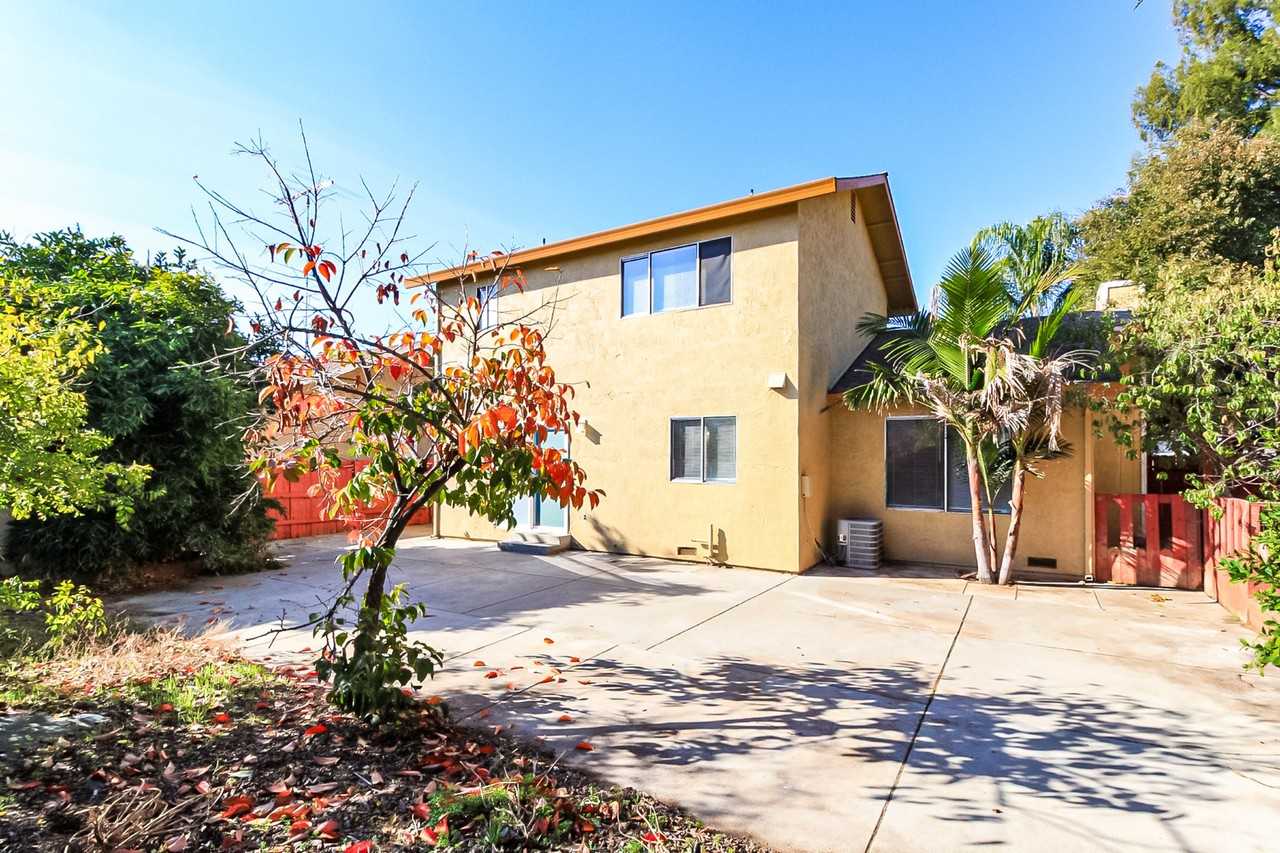 8220 Steinbeck Way - Photo 3 of 15