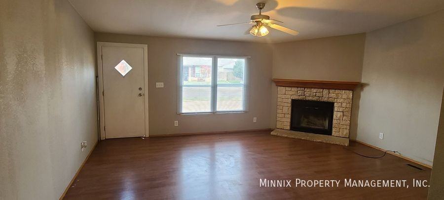 304 Se 4th St - Photo 2 of 27